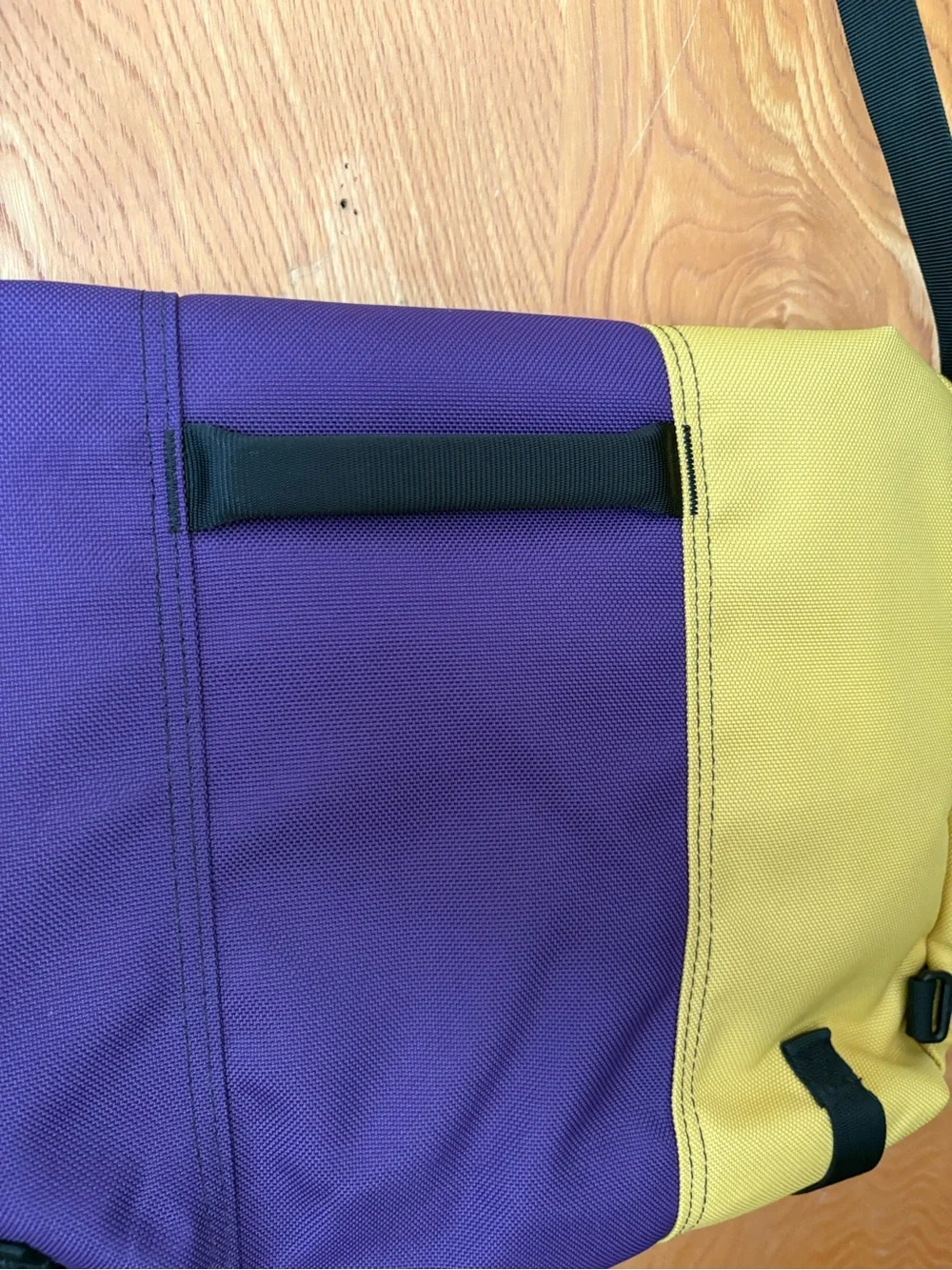 Vintage 90’s Timbuk2 Two-Tone Purple and Yellow Messenger Bag lakers colors